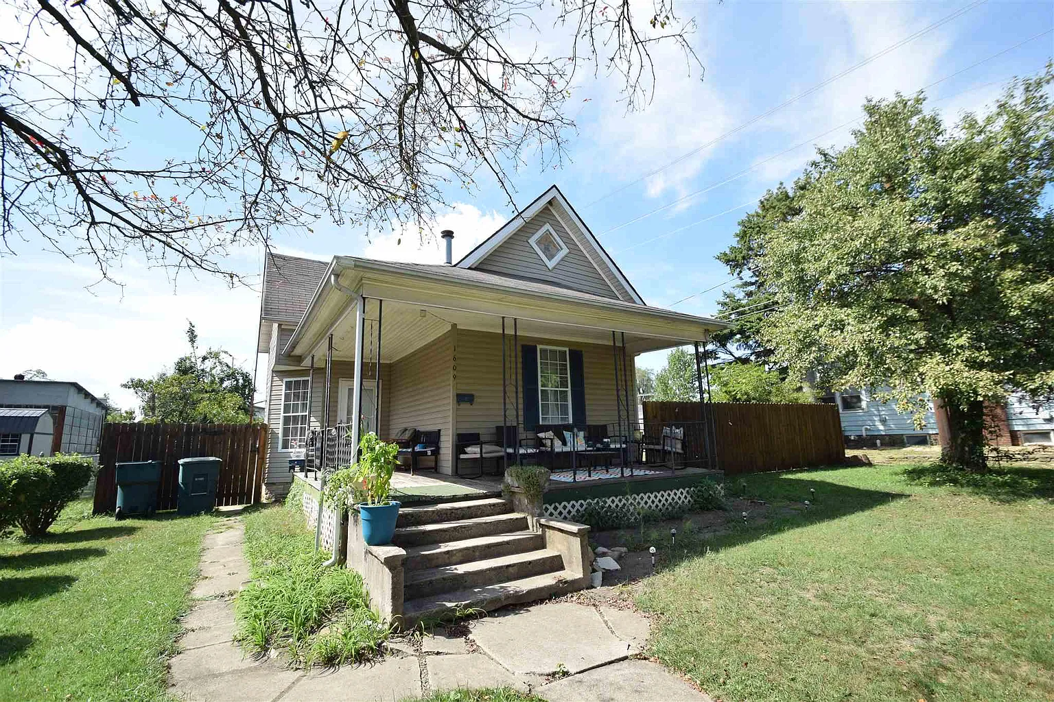 1609 N Elm St photo 1