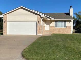 724 S Bluestem Ct, Haysville, KS 67060