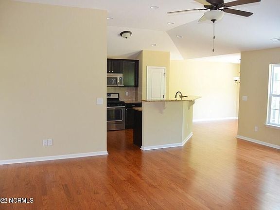 4th image of 3628 Thornbrook Dr