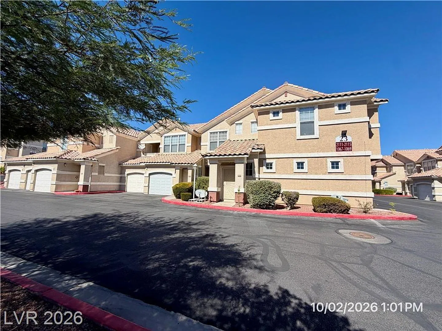 Stylish Condo with Private Balcony, Garage & Resort-Style Amenities — Photo 4