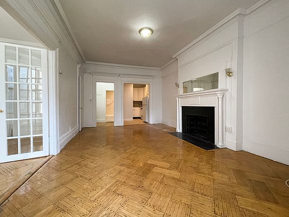 4th image of 251 W 72nd St #4F