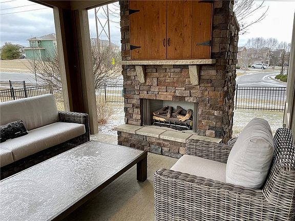 3rd image of 9425 W 163rd Pl