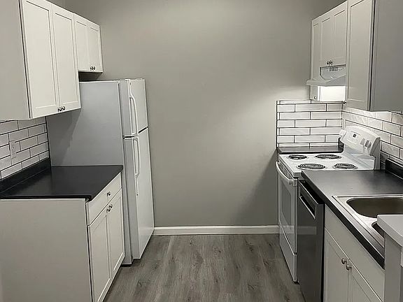 2nd image of 624 Pebble Place Dr #E