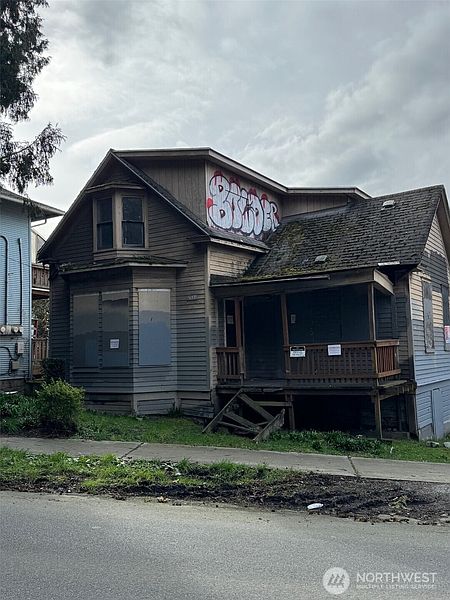 5th image of 2531 Gilman Drive W