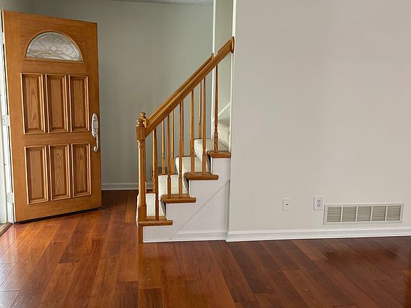4th image of 504 Donald Newton Ln