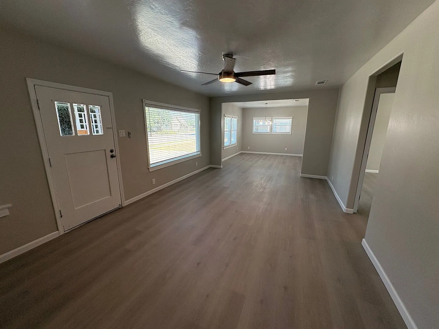 Beautiful newly renovated 2 bedroom home — Photo 3