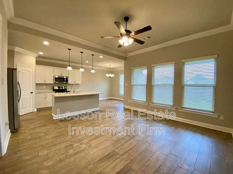 3 bed, 2.0 bath, 1538 sqft, $1,900 — Photo 3