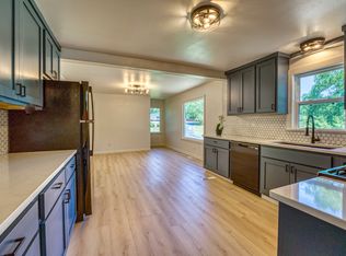 906 S Oak St, Harrison, AR 72601