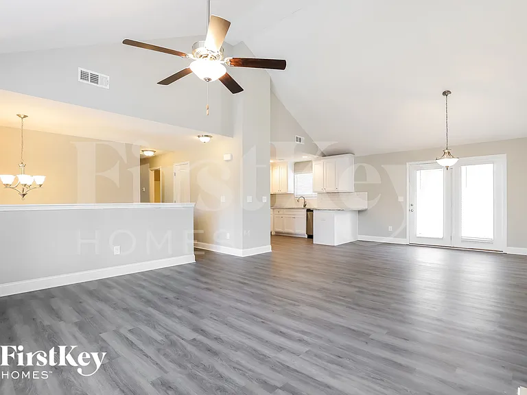 4104 Belvedere Cir — Photo 3
