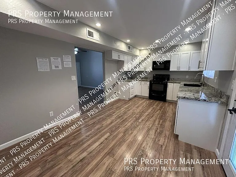 2207 W Monroe St — Photo 13