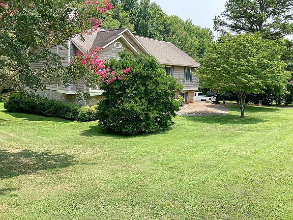 2nd image of 104 Tomlinson Ct