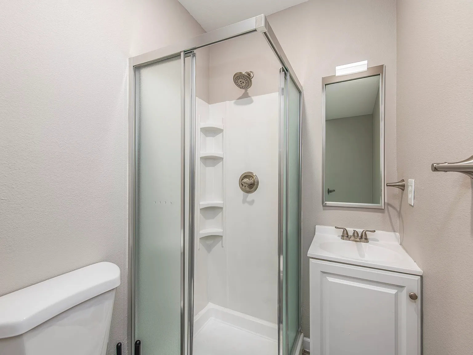4 bed, 4.0 bath, $931 — Photo 2