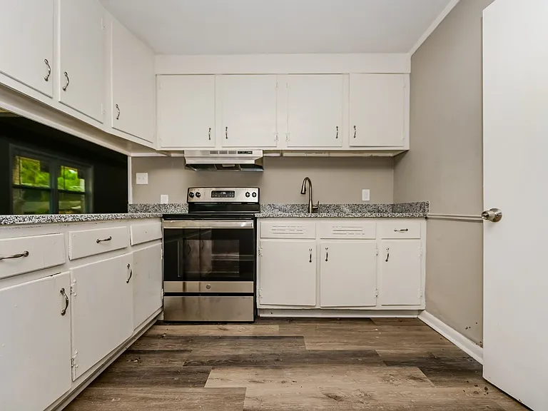 1797307_020_kitchen_13458656.jpg