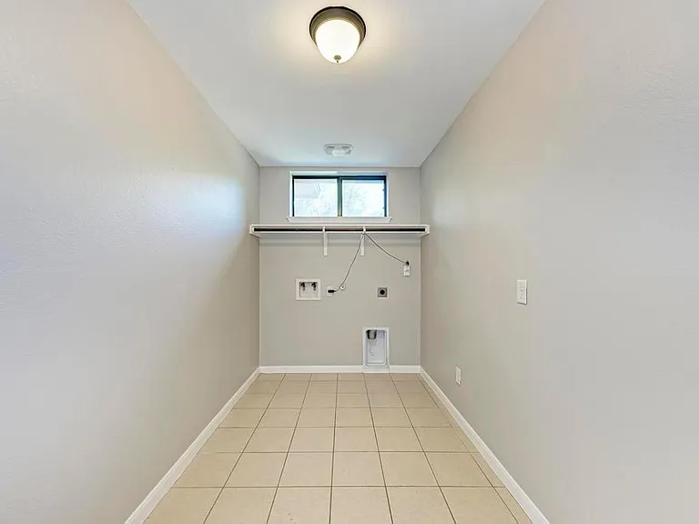 6805 Barstow Ct — Photo 34