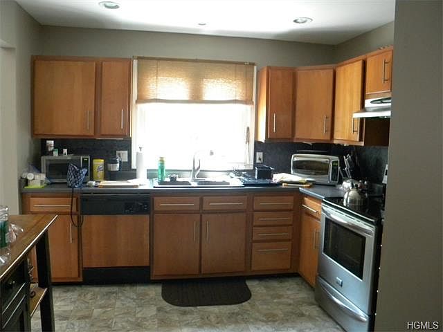 2nd image of 5105 Applewood Cir #5105