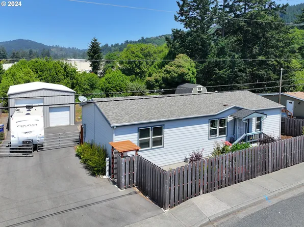 16183 W Hoffeldt Ln, Brookings, OR 97415