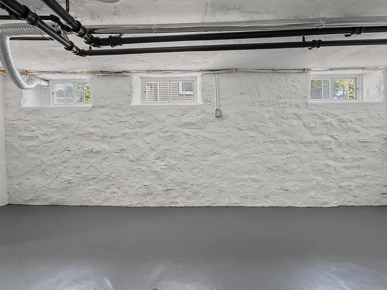 53 Park Ave — Photo 36