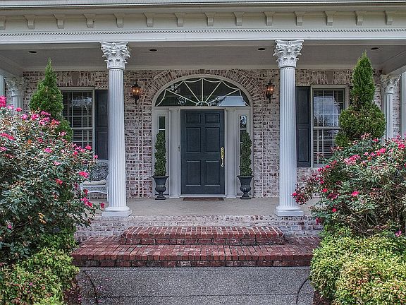 4th image of 1072 Lewisburg Park