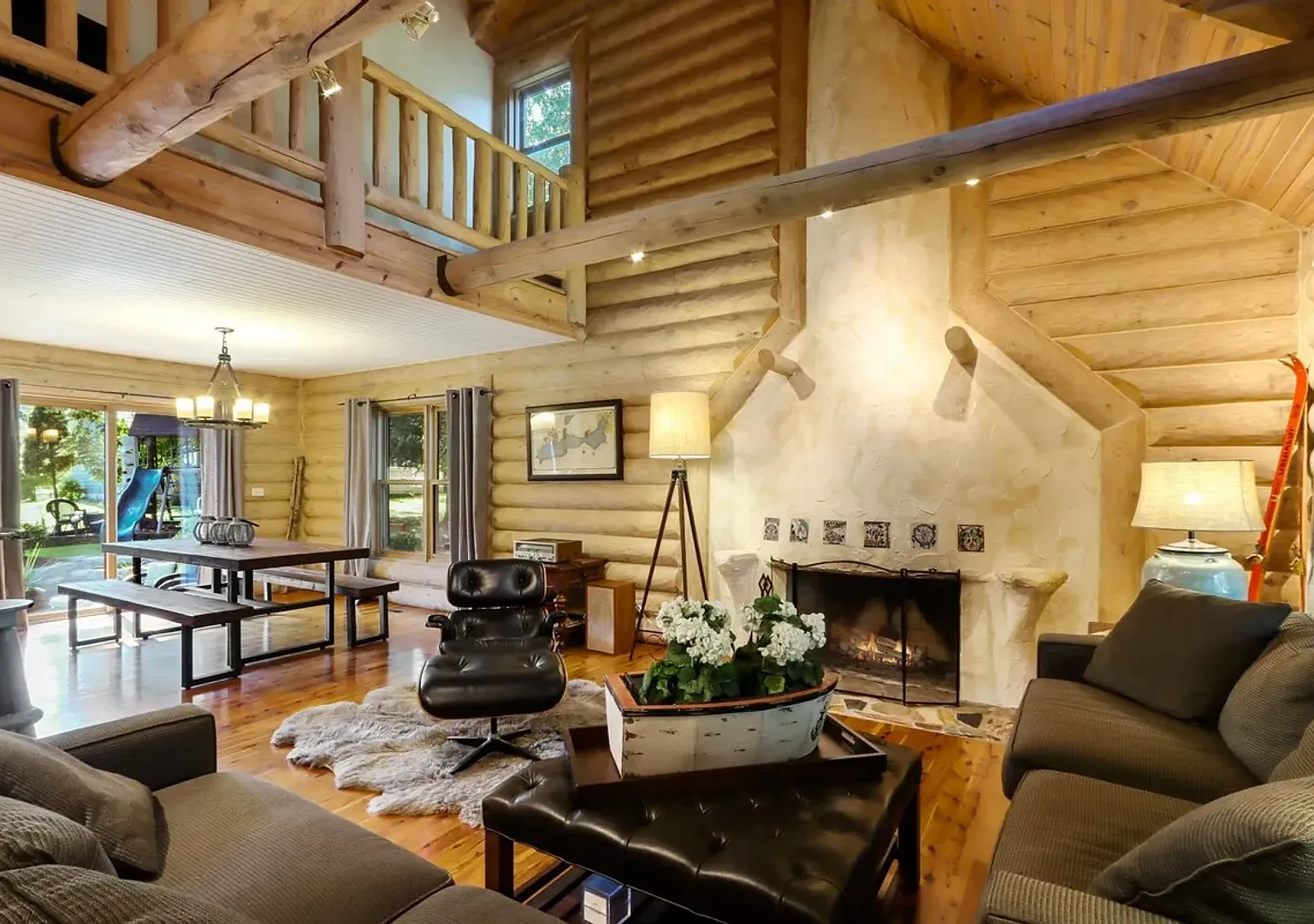 Lake Geneva Furnished Cabin Near Beach Available for Monthly & Mid-Term Rentals — Photo 2