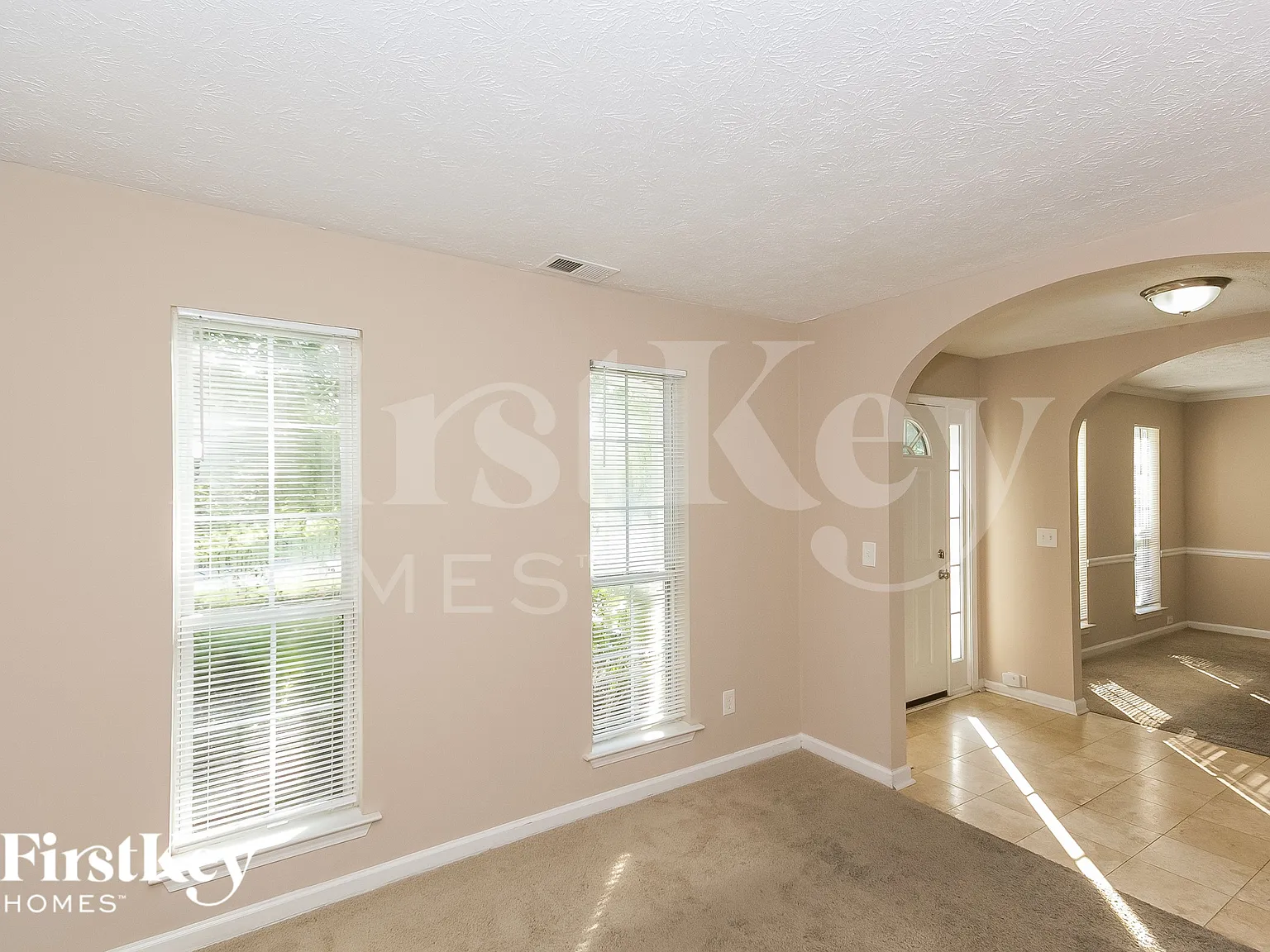 4 bed, 2.5 bath, 2158 sqft, $2,085 — Photo 3