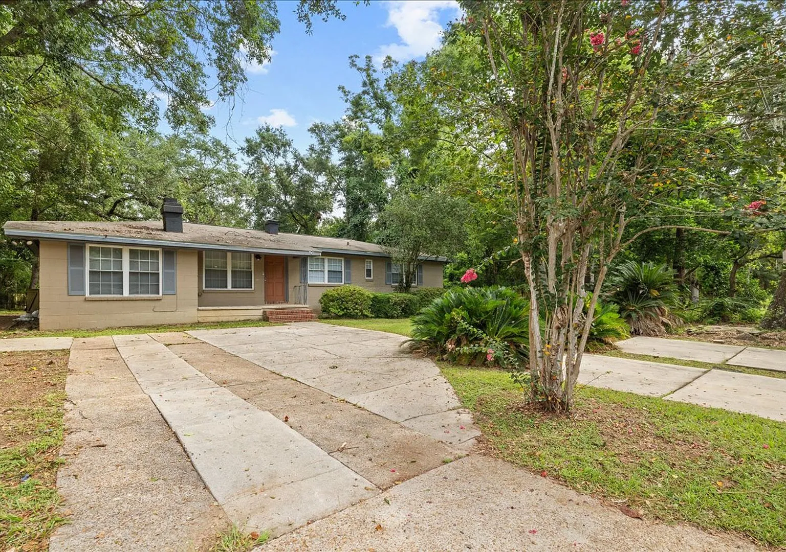 Beautiful 3/2 House Near FSU! Available Fall 2027 — Photo 1
