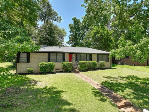 131 Brierwood Dr, Palestine, TX 75801