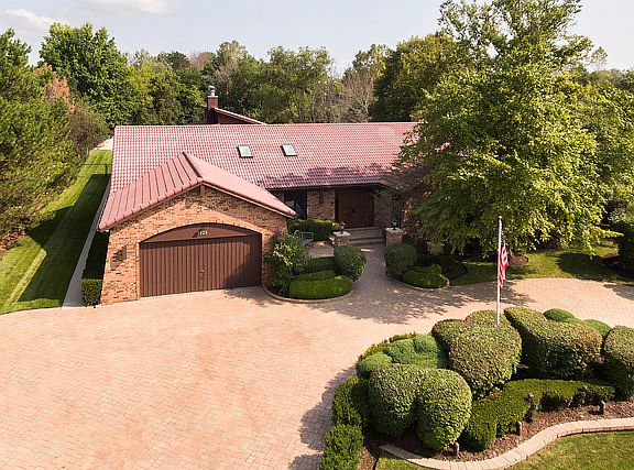 2nd image of 1925 Keats Ln
