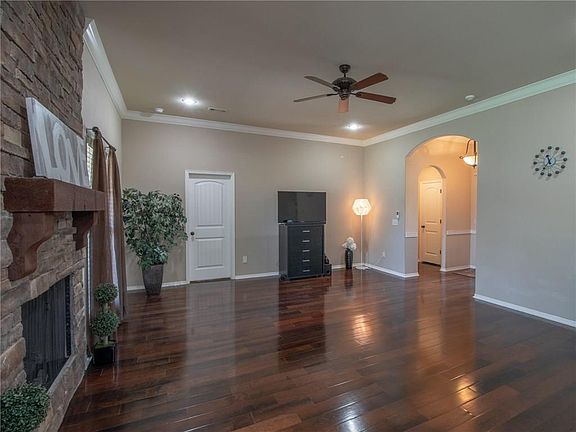 3rd image of 3302 SW Briar Creek Ave