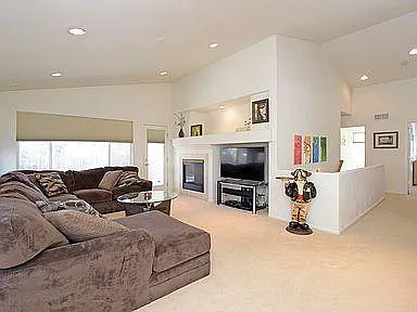 342 Las Lomas St — Photo 5