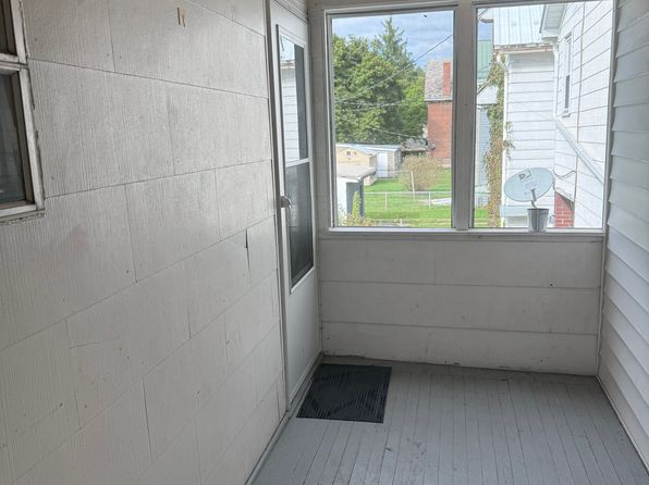 302 Pulaski St #2