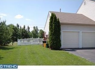14 Horseshoe Dr, Burlington, NJ 08016
