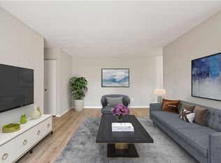 Glenmont Manor, Glenmont, NY 12077