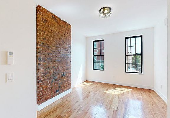 4th image of 219 Irving Ave #2L