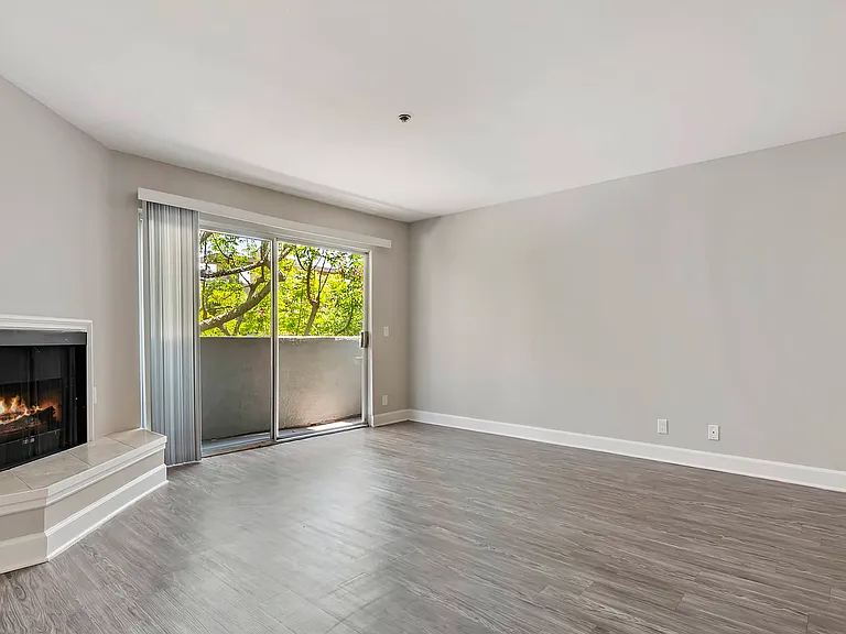 Kingsley Drive — Photo 17