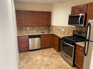 161 Christopher Columbus Dr APT 3R, Jersey City, NJ 07302