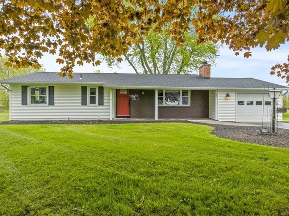 3591 Sunset Ln, Williamson, NY 14589