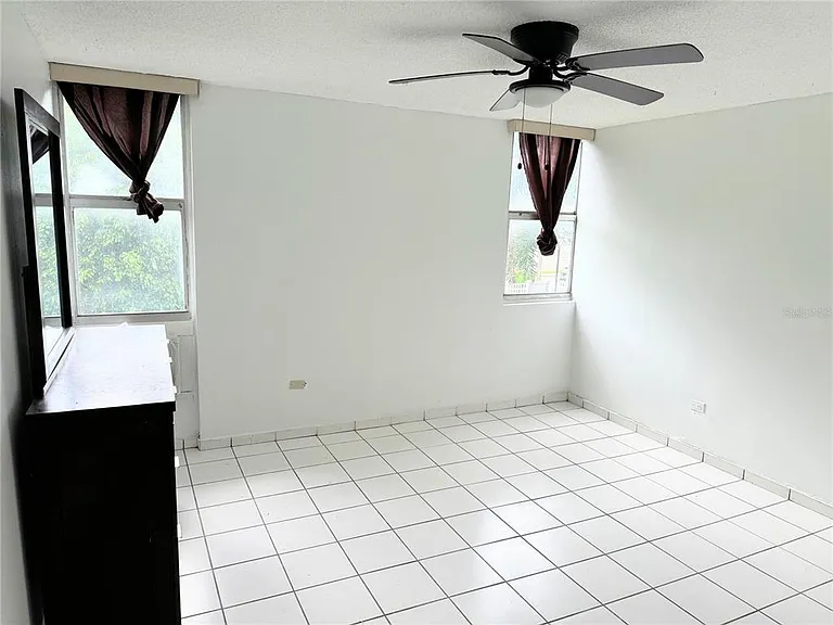 GARDEN HILLS PLAZA I Luis Vigoreaux Avenue #105 — Photo 7