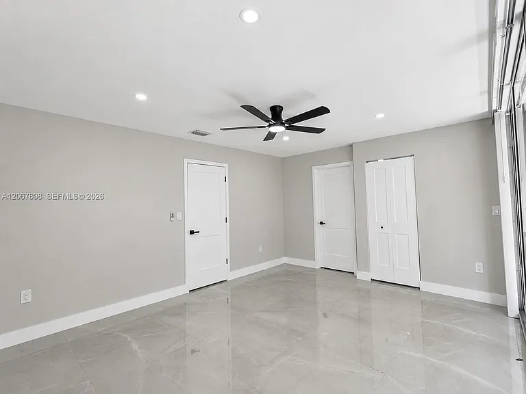 14124 Kendale Lakes Cir #14124 — Photo 26