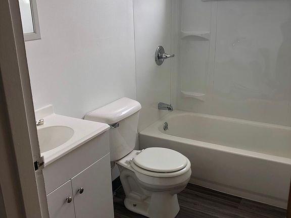4th image of 4824 Hyde Park Blvd