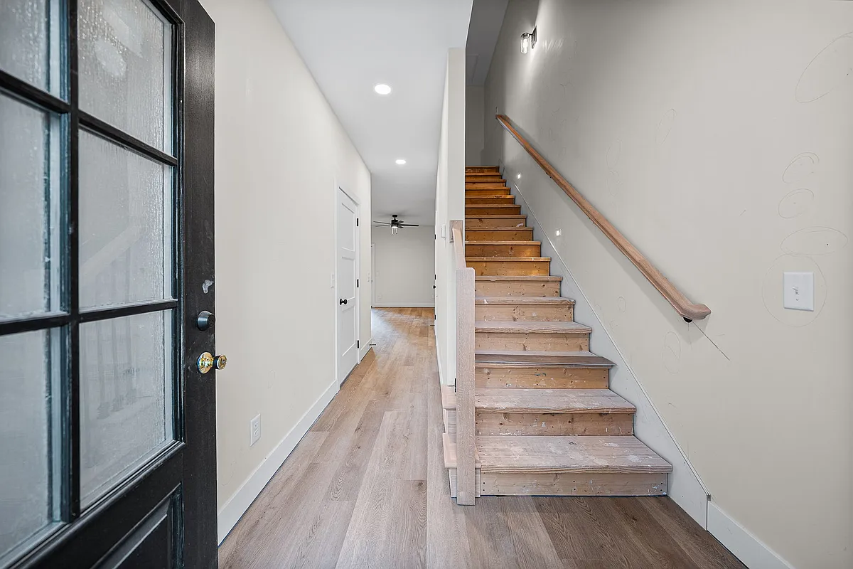 Building Photo - 217 Cave St #1
