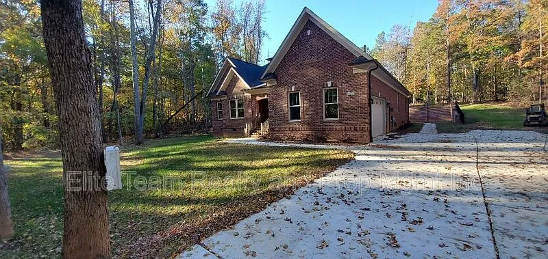 550 Cottonfield Cir
