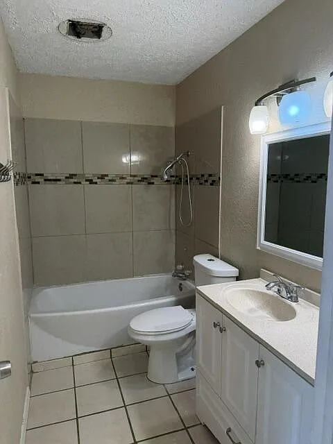 3 bed, 2.0 bath, 1209 sqft, $2,000 — Photo 3