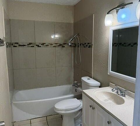3rd image of 2503 Custer Ave