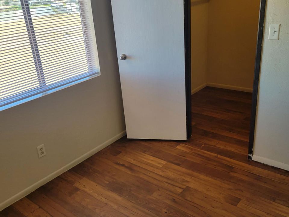 2nd image of 21452 N 23rd Ave #121