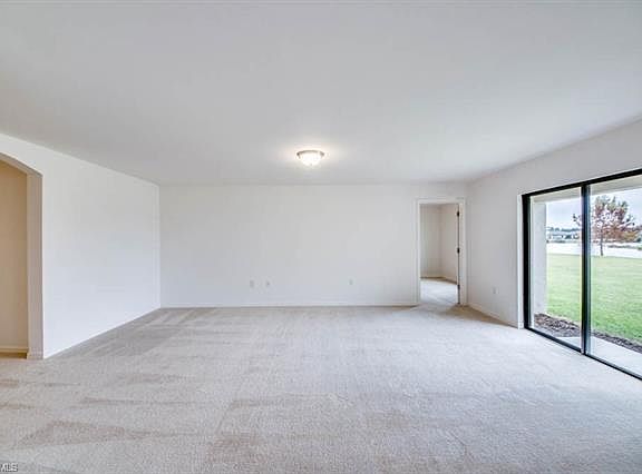 4th image of 407 Shadow Lakes Dr