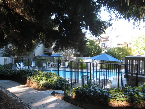 19233 Vineyard Ln, Saratoga, CA 95070