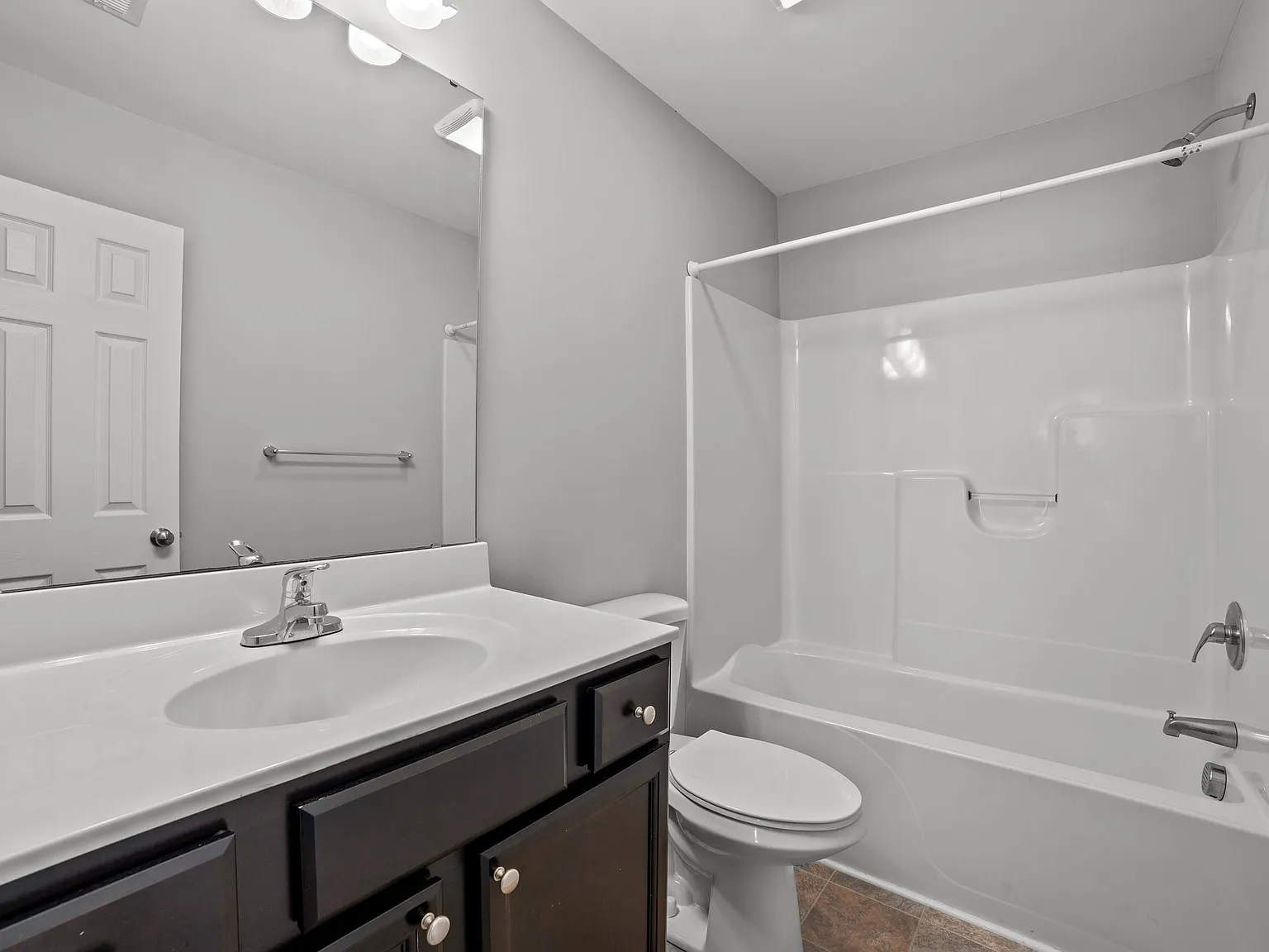 2 bed, 2.5 bath, 1026 sqft, $1,200 — Photo 4