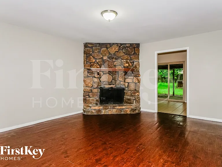 3037 Leeridge Dr — Photo 3
