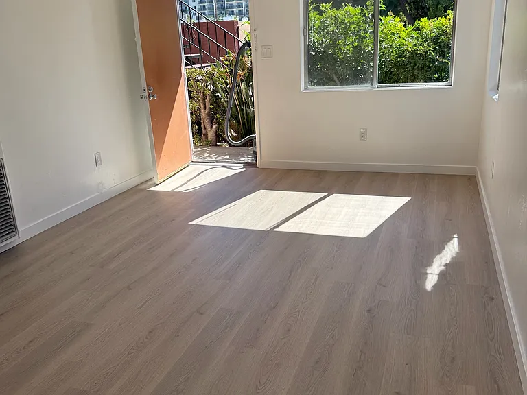 729 B Ave — Photo 2