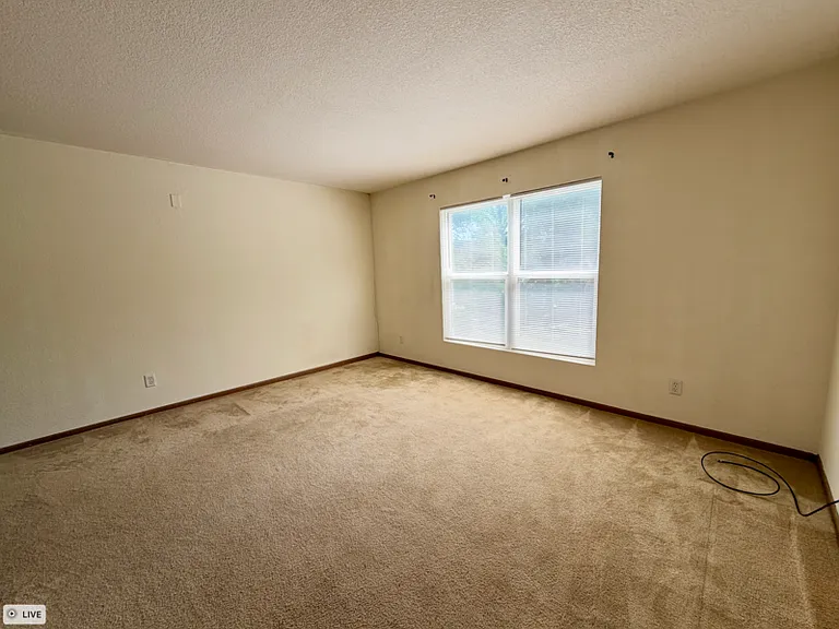 1241 Ohio St E — Photo 7